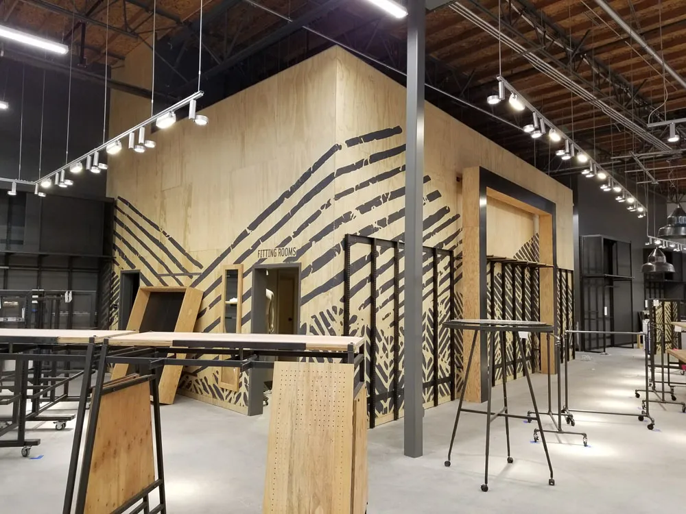 rei-burbank-ca6